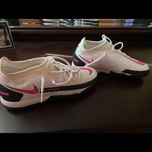 Men’s 6.5 indoor soccer shoes. New- never worn. Do not have box.